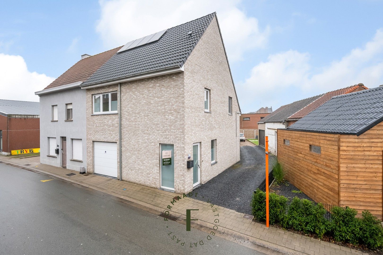 Energiezuinige & halfopen bebouwing met 3 slaapkamers foto {{pictureIndex}}