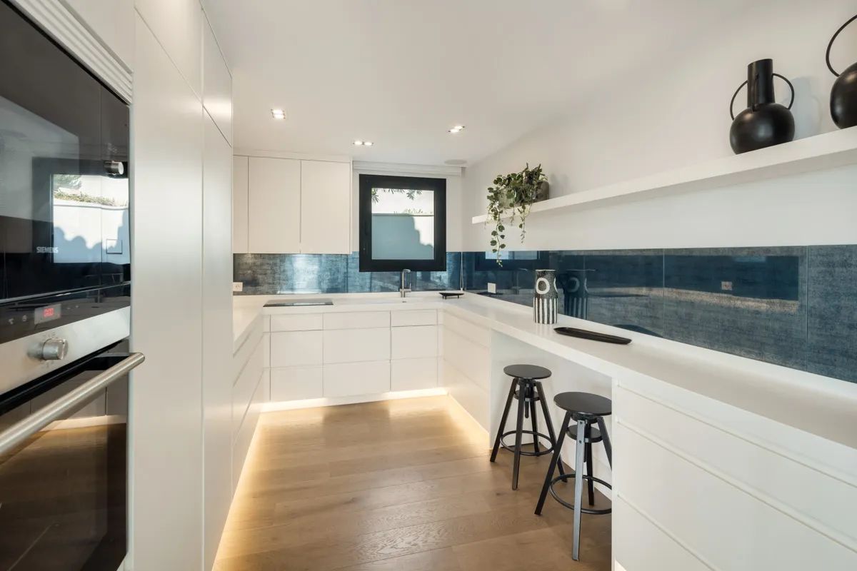 Stijlvolle luxe in Nueva Andalucía – adembenemende villa met uitzicht op La Concha en de Middellandse zee foto 7
