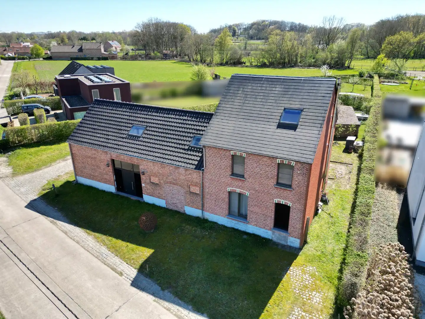 Gerenoveerde hoeve in loftstijl met zwembad op 12a 97ca foto {{pictureIndex}}