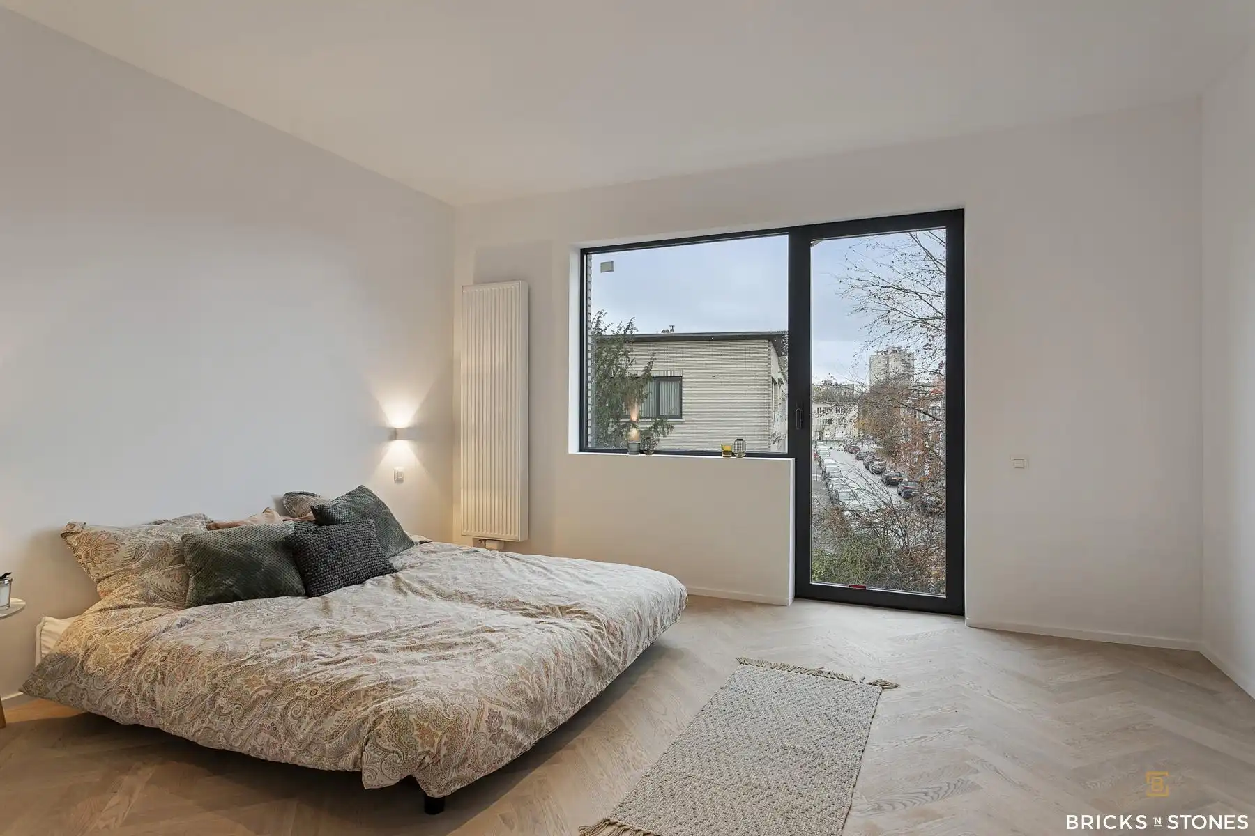 Ruim gerenoveerd 2-slaapkamer appartement met prachtig zicht foto 5