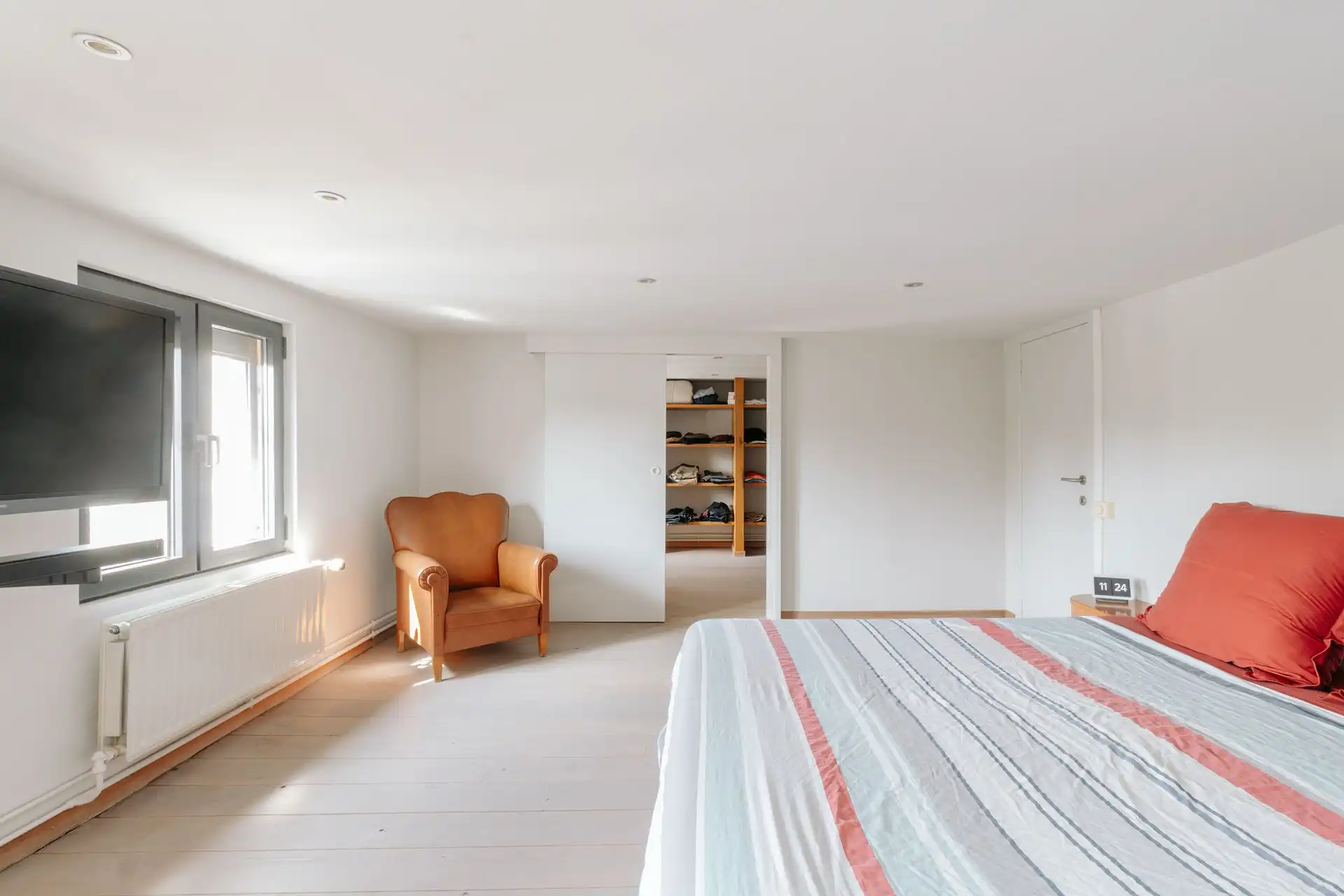 Unieke opbrengsteigendom met handelsruimte en woning foto 11