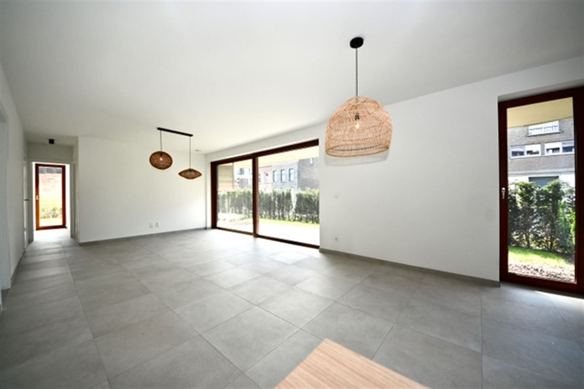 Appartement met 2 slaapkamers, tuin en staanplaats.  foto 2