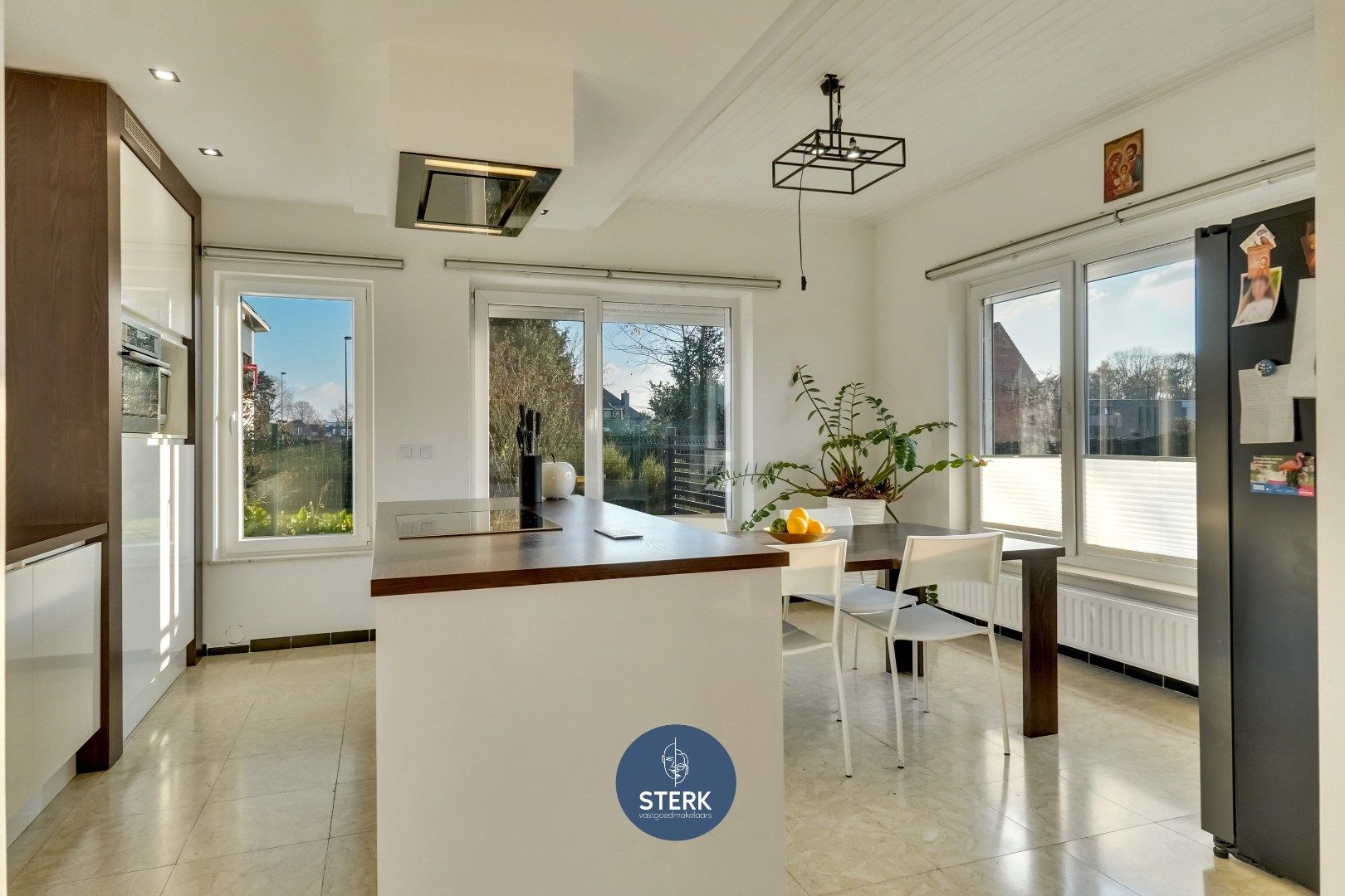 GELIJKVLOERSE WONING MET 4 SLPKS, 2 BADKAMERS EN GROTE TUIN TE ZUTENDAAL !  foto 10