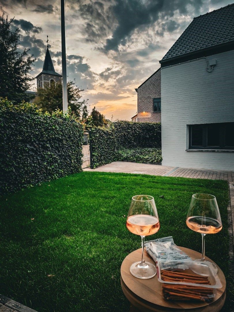Een instapklare 3-gevelwoning met tuin. foto {{pictureIndex}}