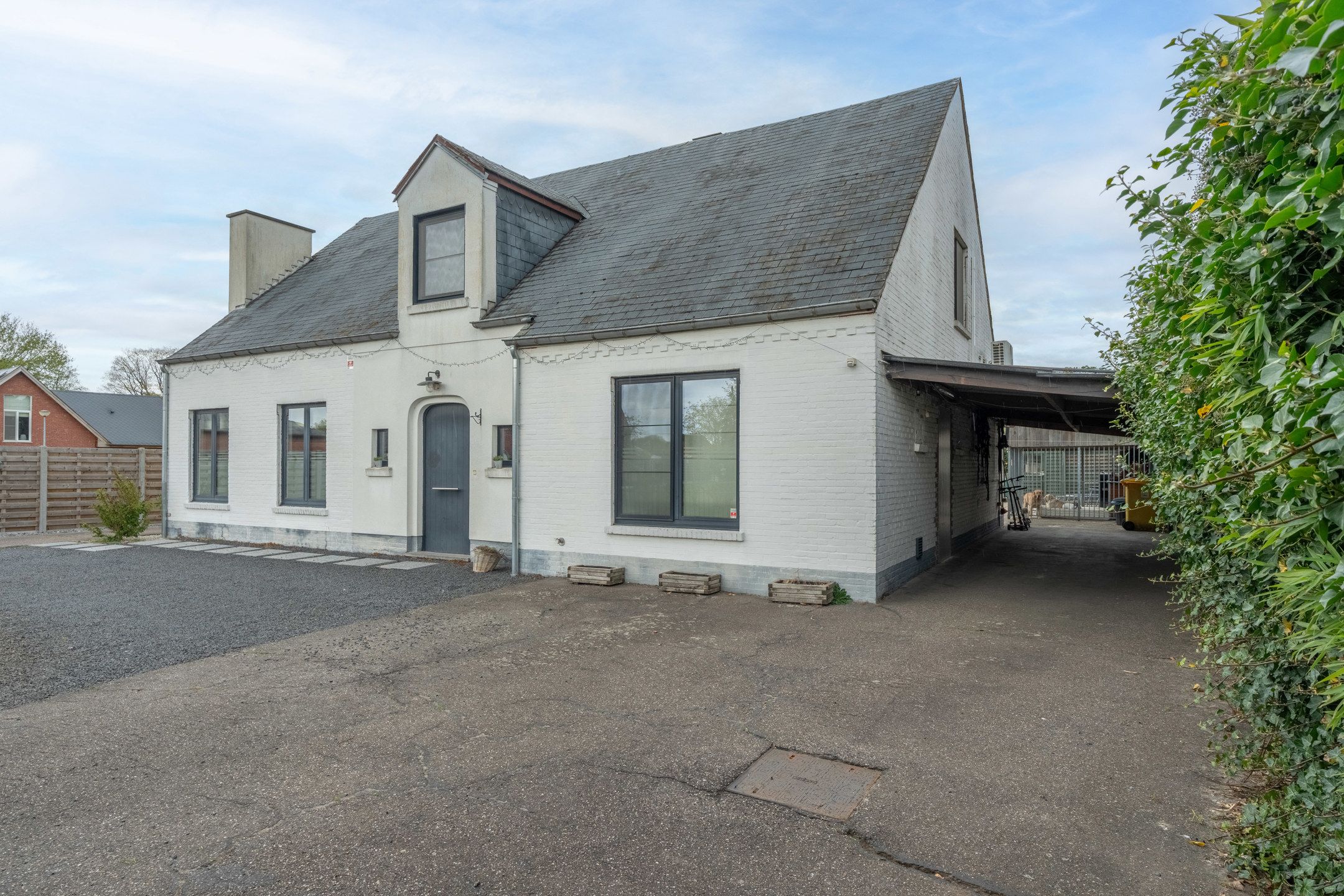 Ruime woning op gunstig gelegen perceel van 922 m² foto 2