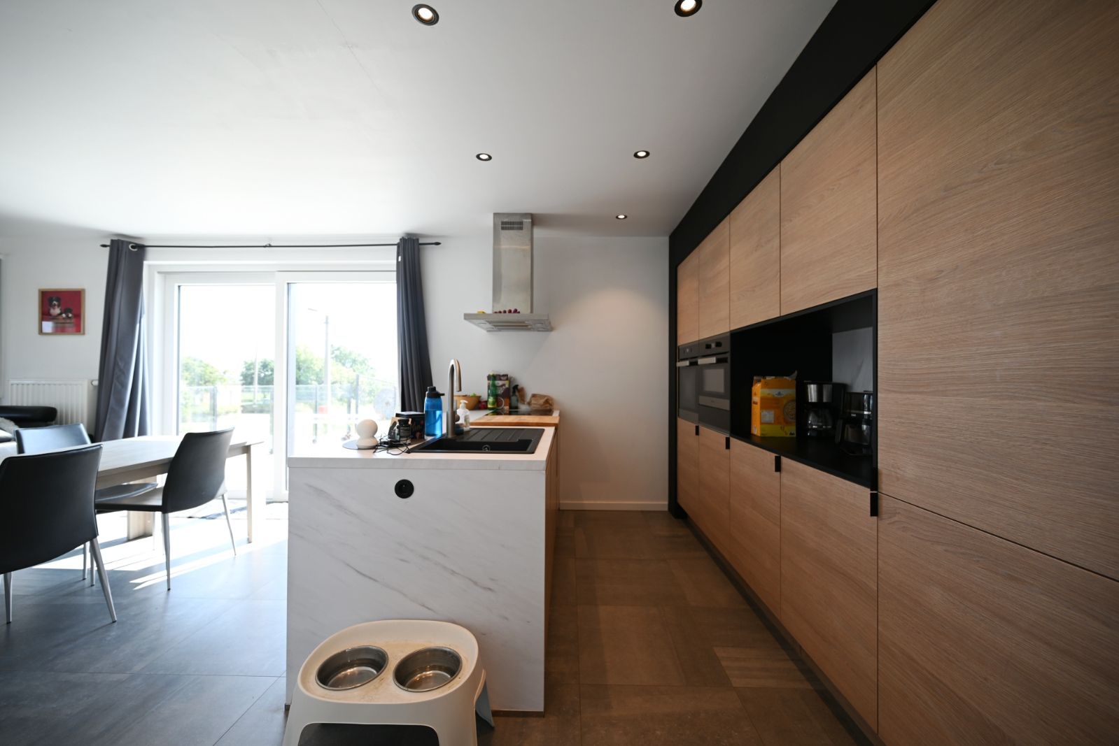Moderne woning met ruime tuin! foto 7