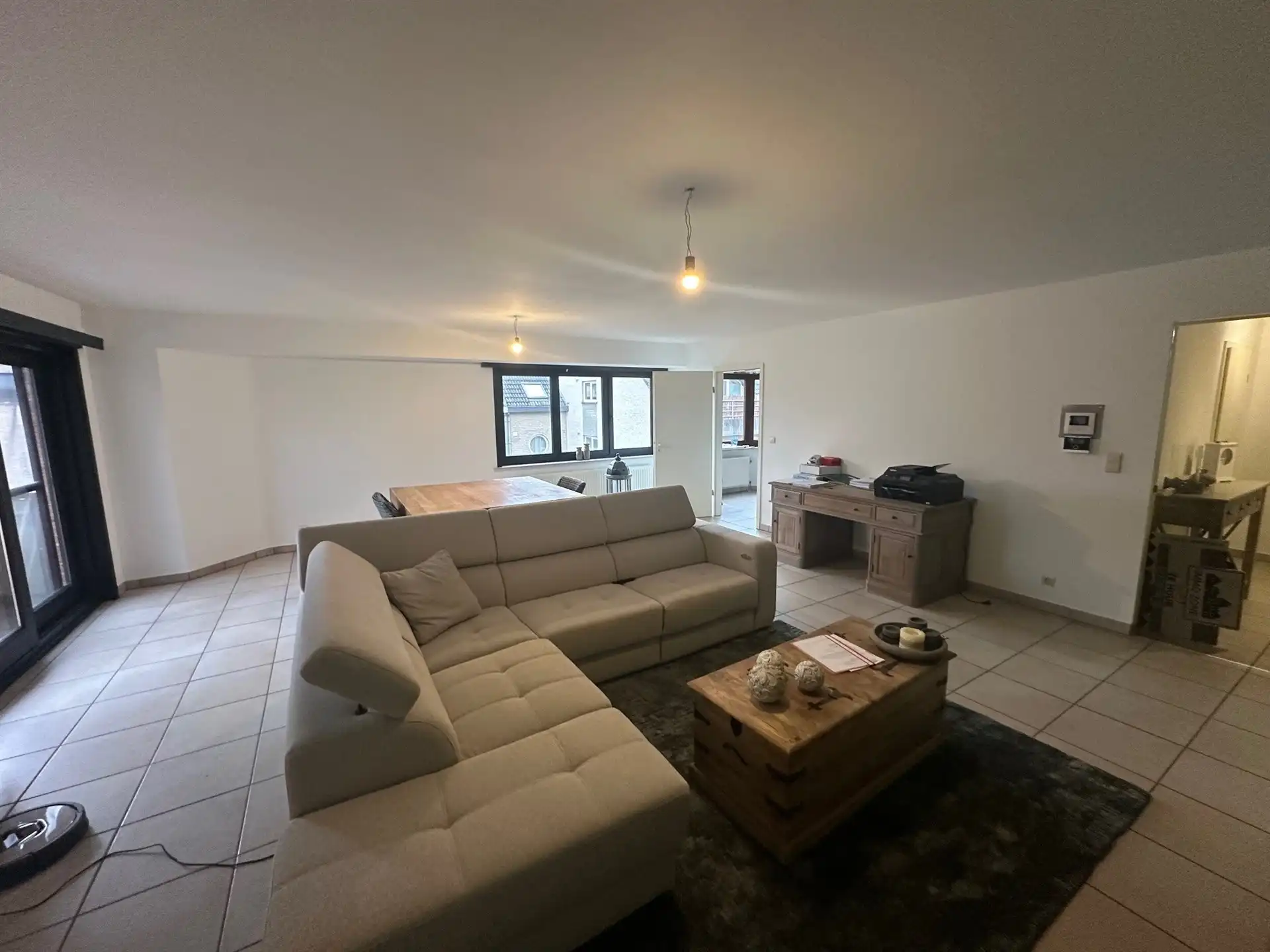 Strategisch gelegen en zeer ruim appartement met 2 slaapkamers foto 2