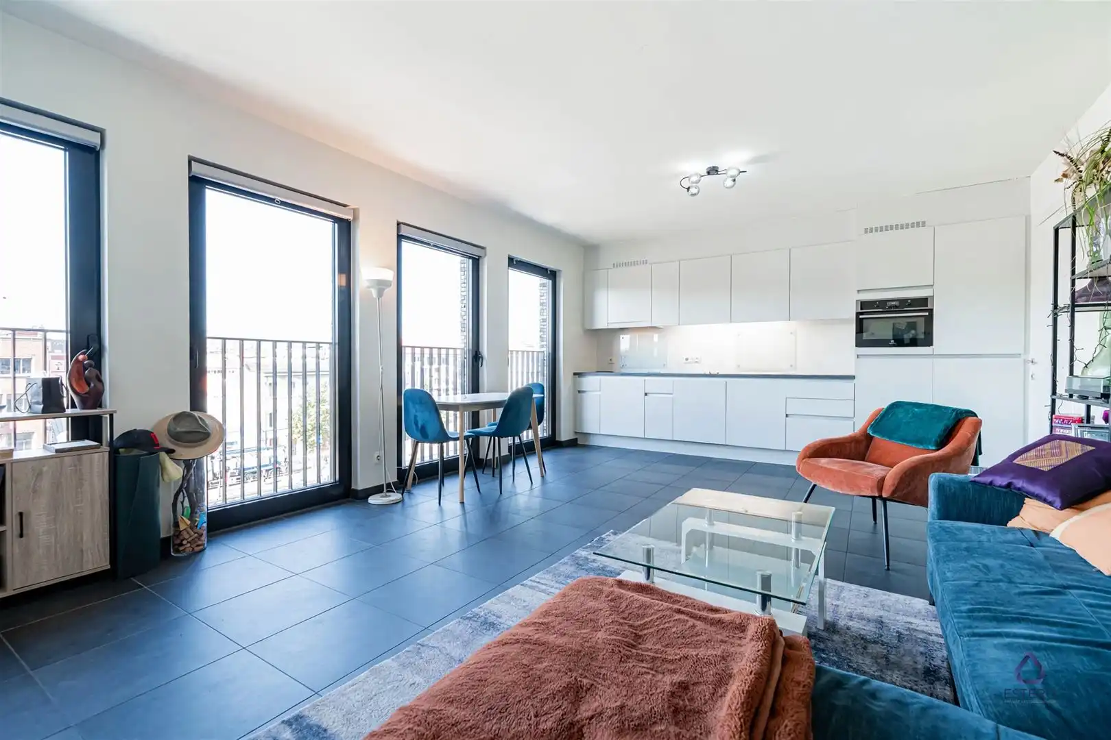 Modern 2-slpk.-appartement met 2 terrassen aan het kanaal foto 6