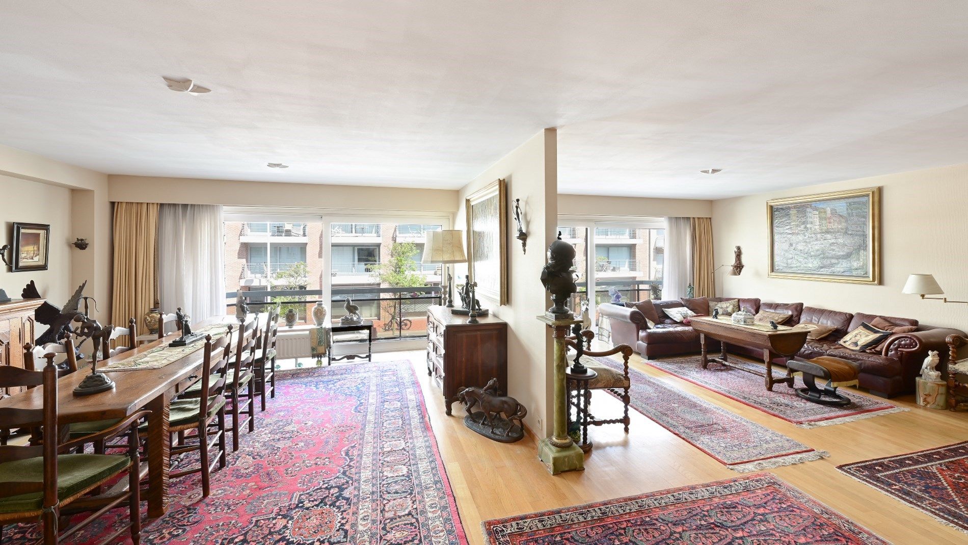 Ruim woonappartement met prachtig zonneterras (30m²) gelegen vlakbij de Dumortierlaan. foto 3