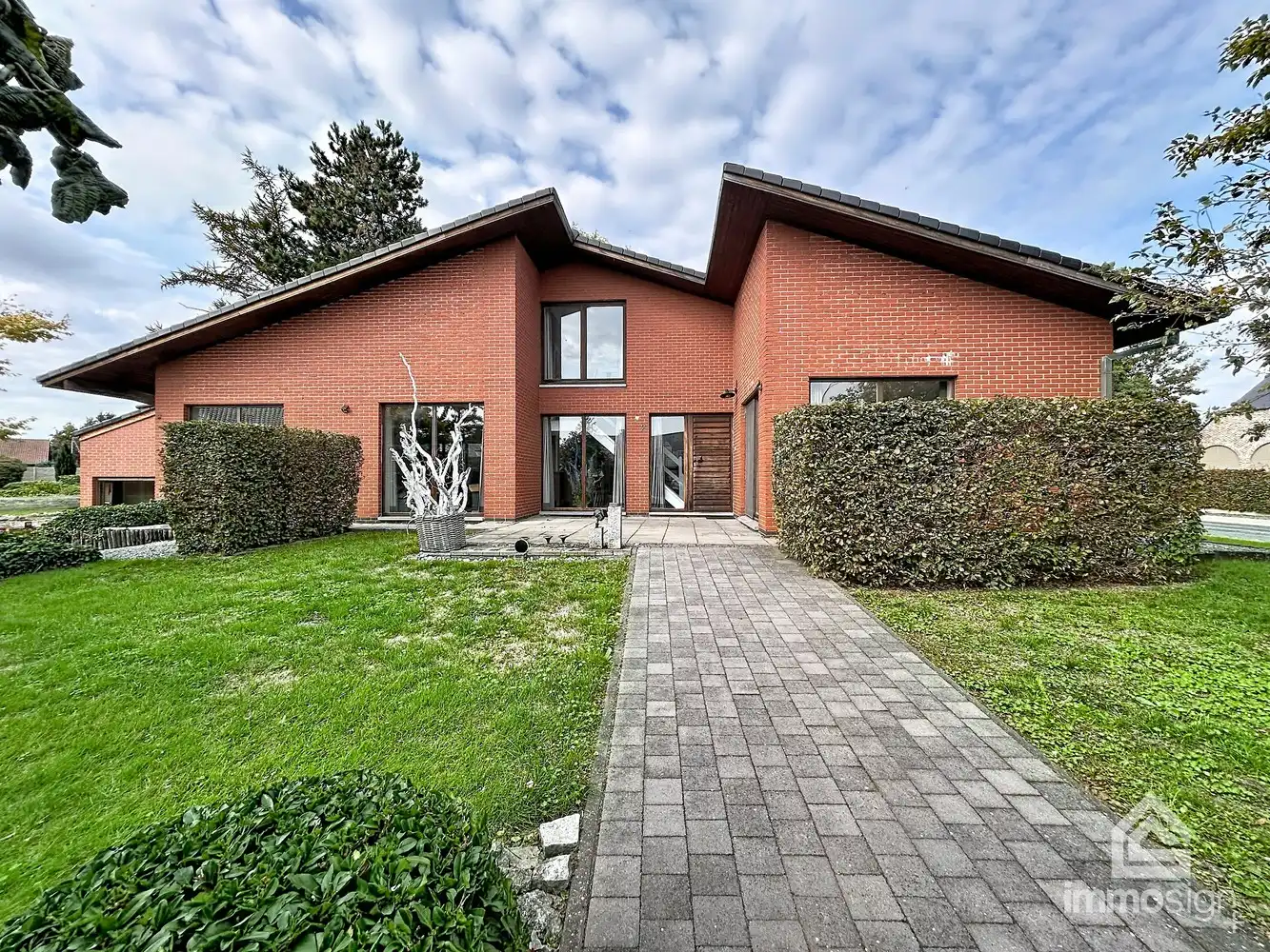 Hoofdfoto van de publicatie: Karaktervolle vrijstaande gezinswoning met 3 slaapkamers nabij Bree centrum!