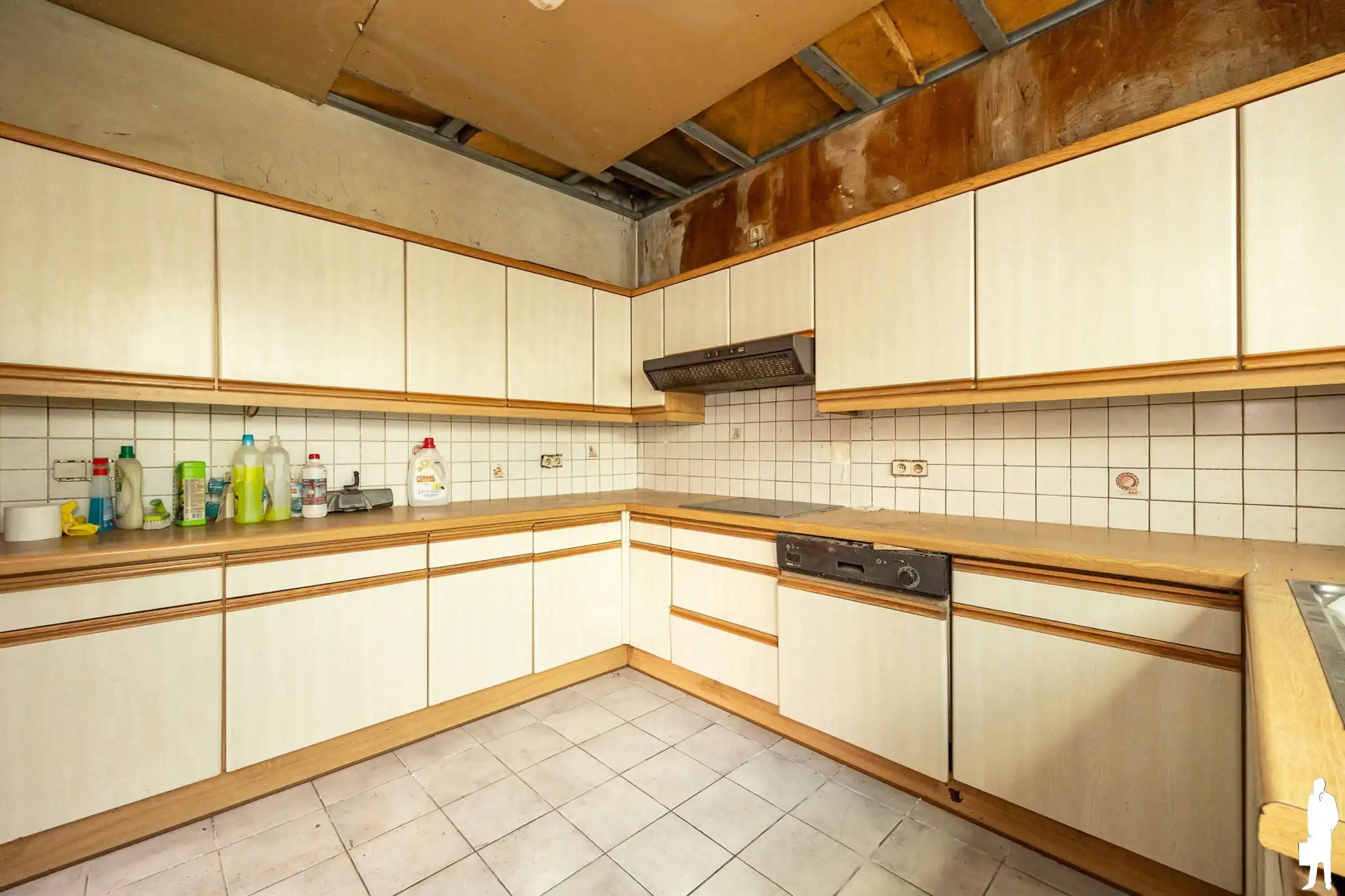 Te renoveren ruime woning met werkplaats foto 9
