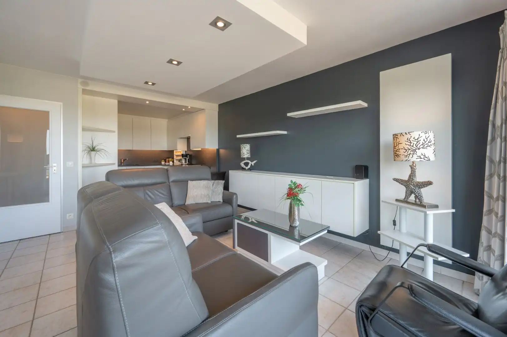 Ruime studio met het comfort van een 1-slaapkamerappartement op toplocatie aan zee! foto 5