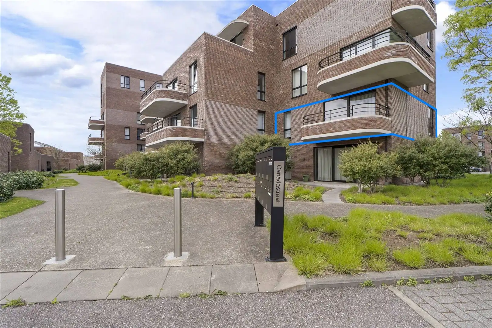 TE KOOP: Modern 1-slaapkamerappartement met zuidgericht terras te Hasselt! foto {{pictureIndex}}