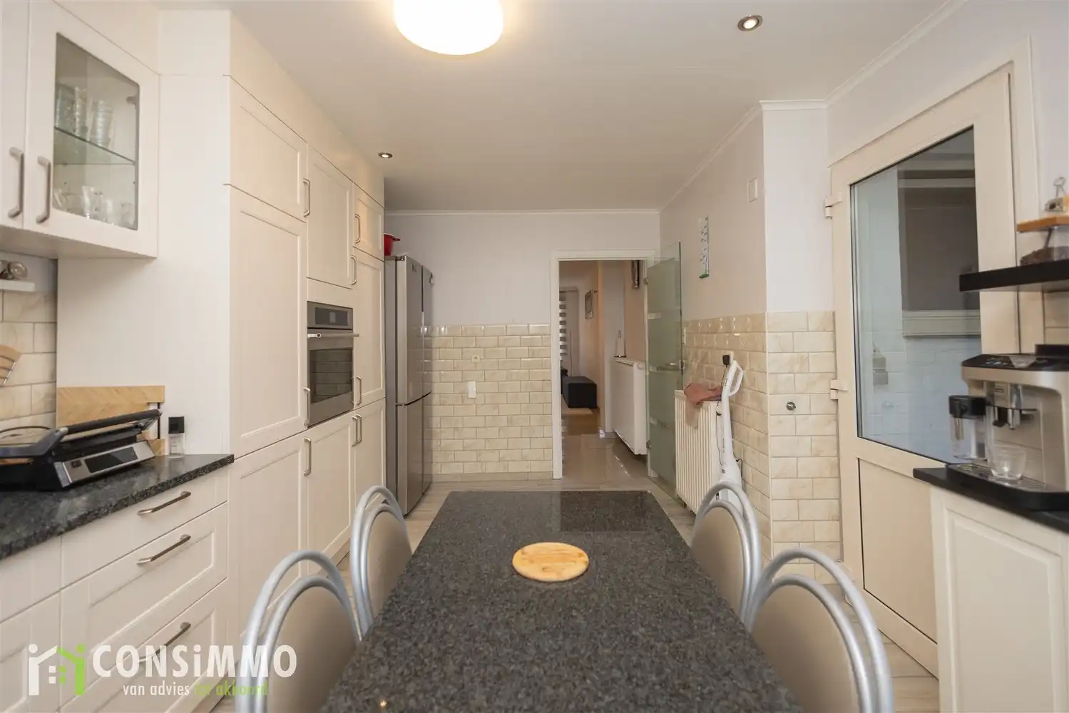 Instapklare en ruime woning met 5 slaapkamers in Genk foto 9