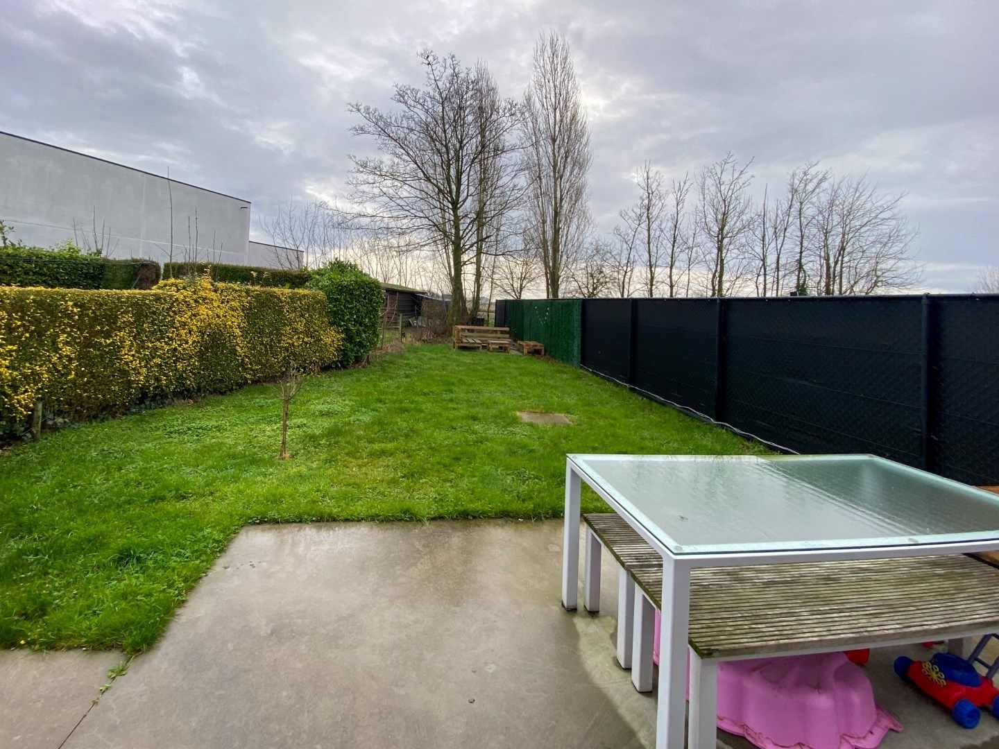 Recente woning met 3 slaapkamers, carport en tuin. foto 18