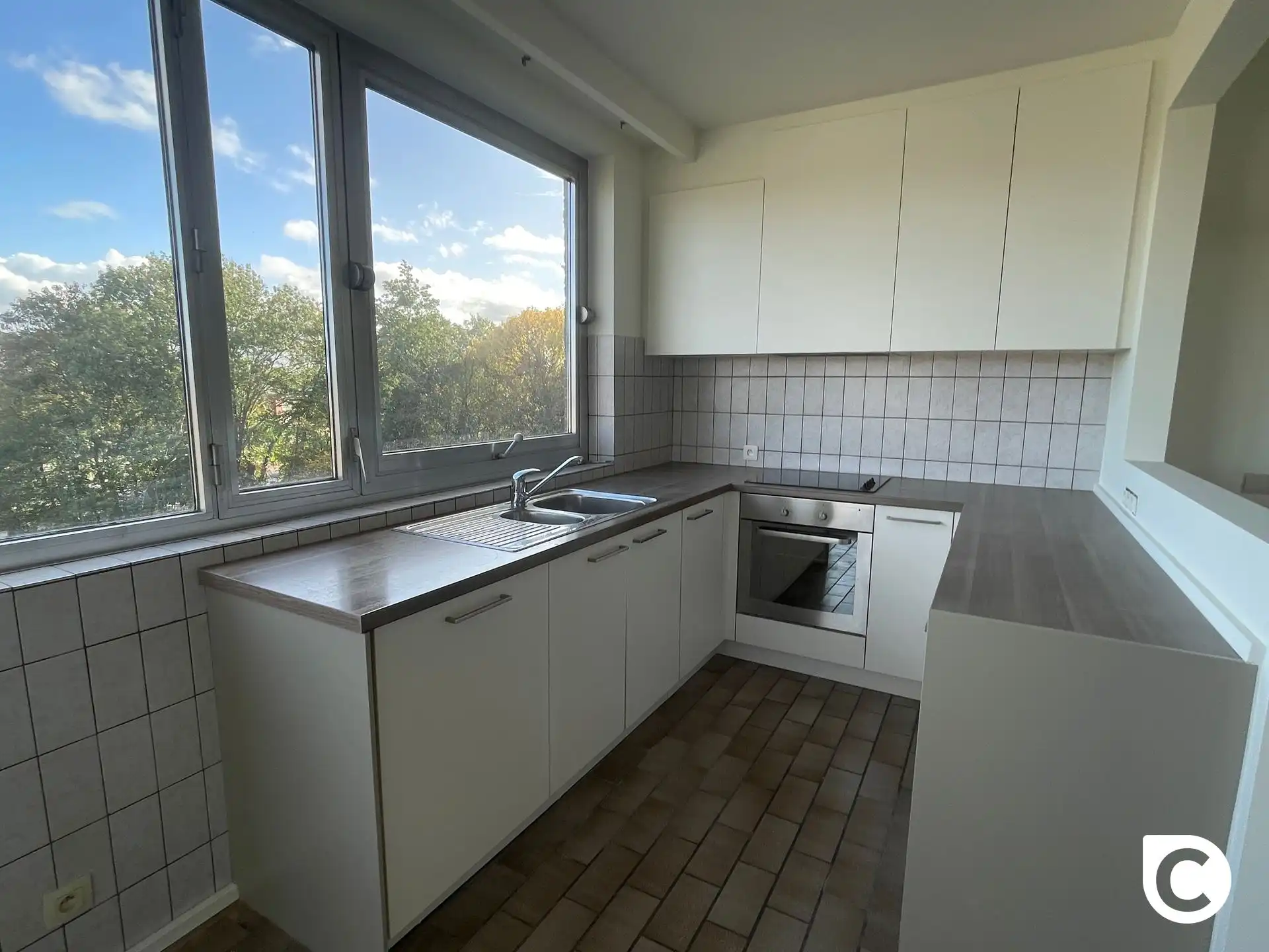 Gerenoveerd appartement met 3 slaapkamers foto 4
