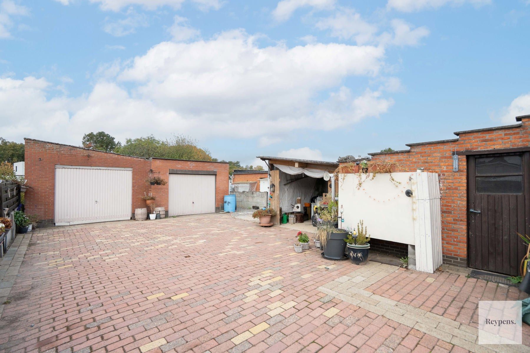 Op te frissen woning in een rustige wijk foto 17