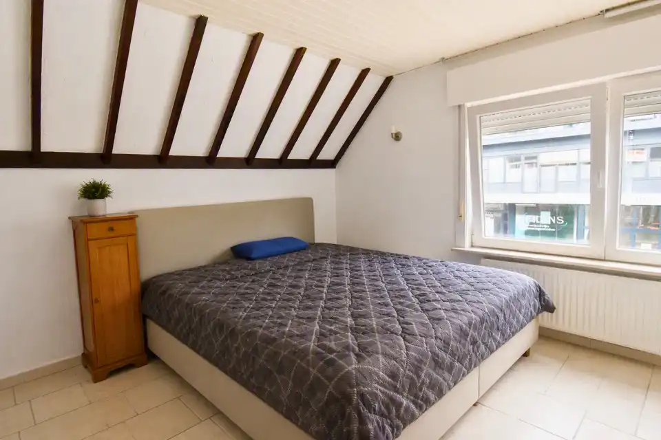 Studio met aparte slaapkamer in het centrum van Sint-Pieters-Leeuw foto 3