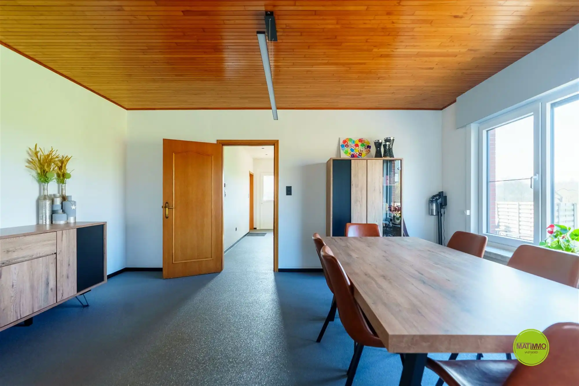 Gerenoveerde, instapklare gezinswoning met 5 slaapkamers foto 9