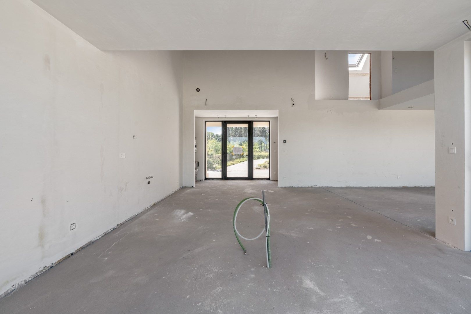Exclusieve halfvrijstaande woning te koop na transformatie van bestaande hoeve naar 2 casco+ BEN-woningen!  foto 10