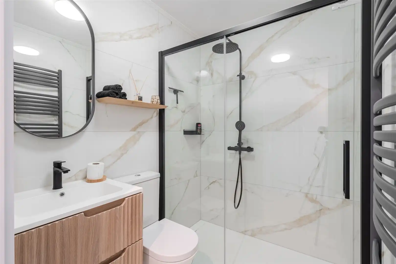 Moderne studio met frontaal zeezicht foto 23