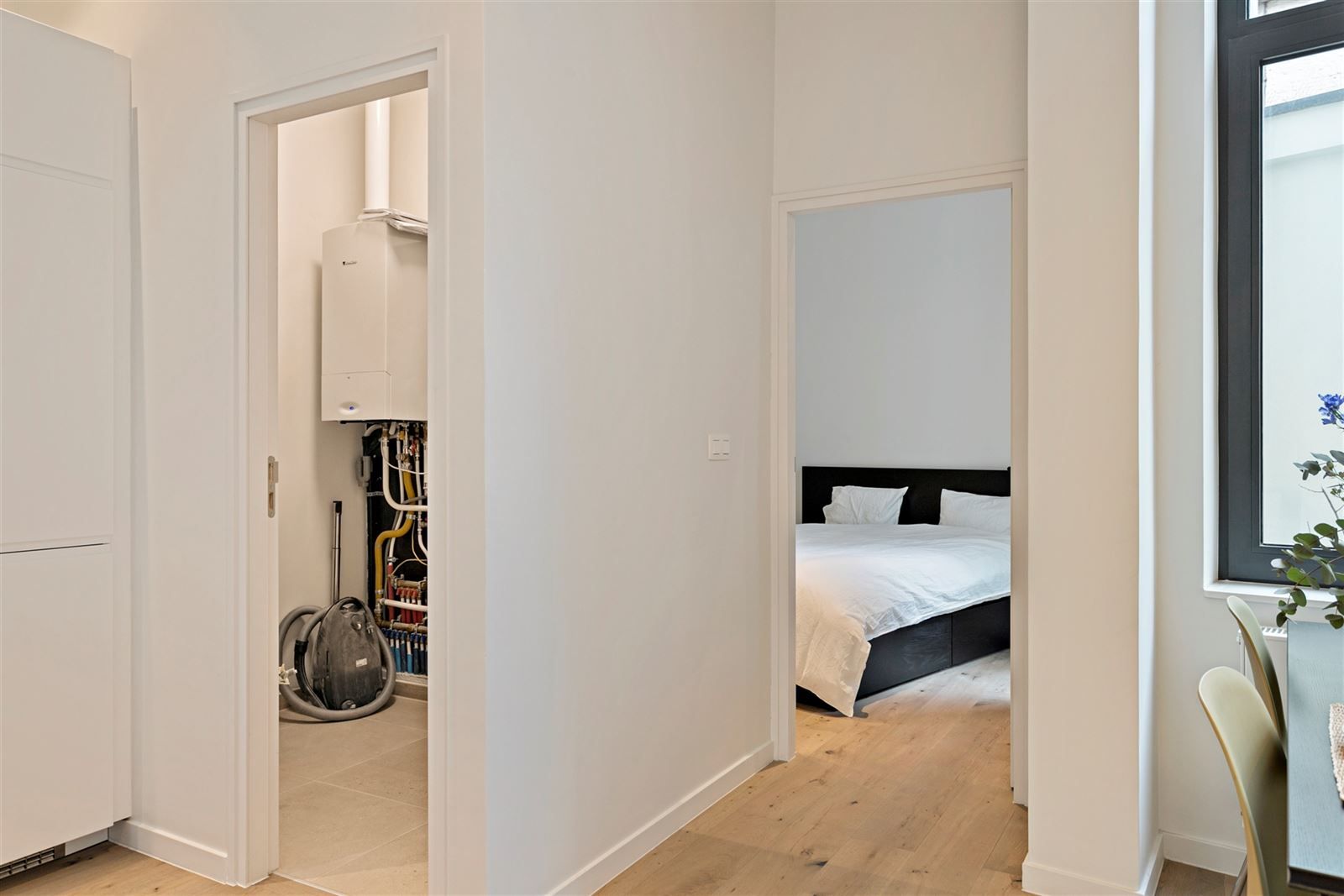 Volledig gemeubeld gelijkvloers 1 slaapkamer appartement met koer in"Stylish renovatieproject" foto 9