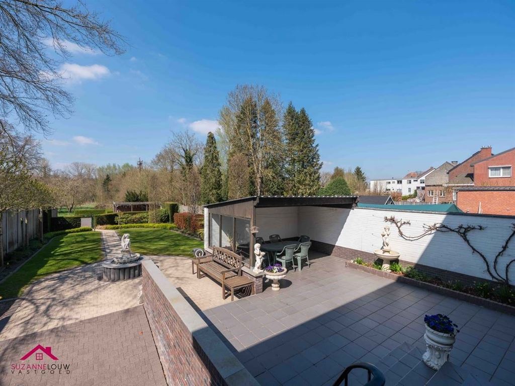 Half vrijstaande woning met garage foto 6