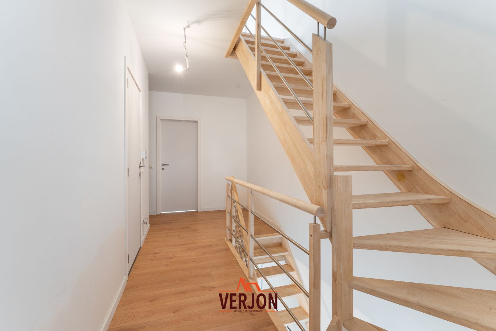 Prachtige woning met 4 slaapkamers, carport en zonnepanelen nabij centrum Ingelmunster foto 13