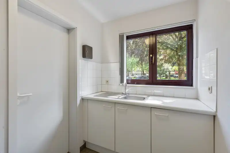 Zeer rustig gelegen gelijkvloers appartement met 3 slaapkamers, tuin en garage foto 13