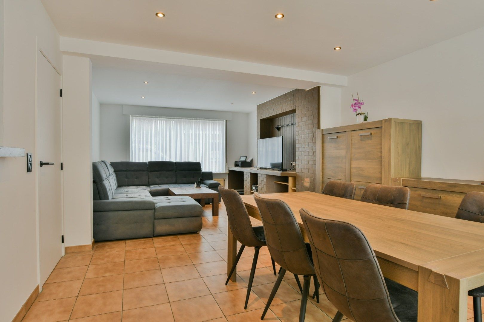Gerenoveerde woning met 4 slaapkamers in het centrum van Eernegem foto 3