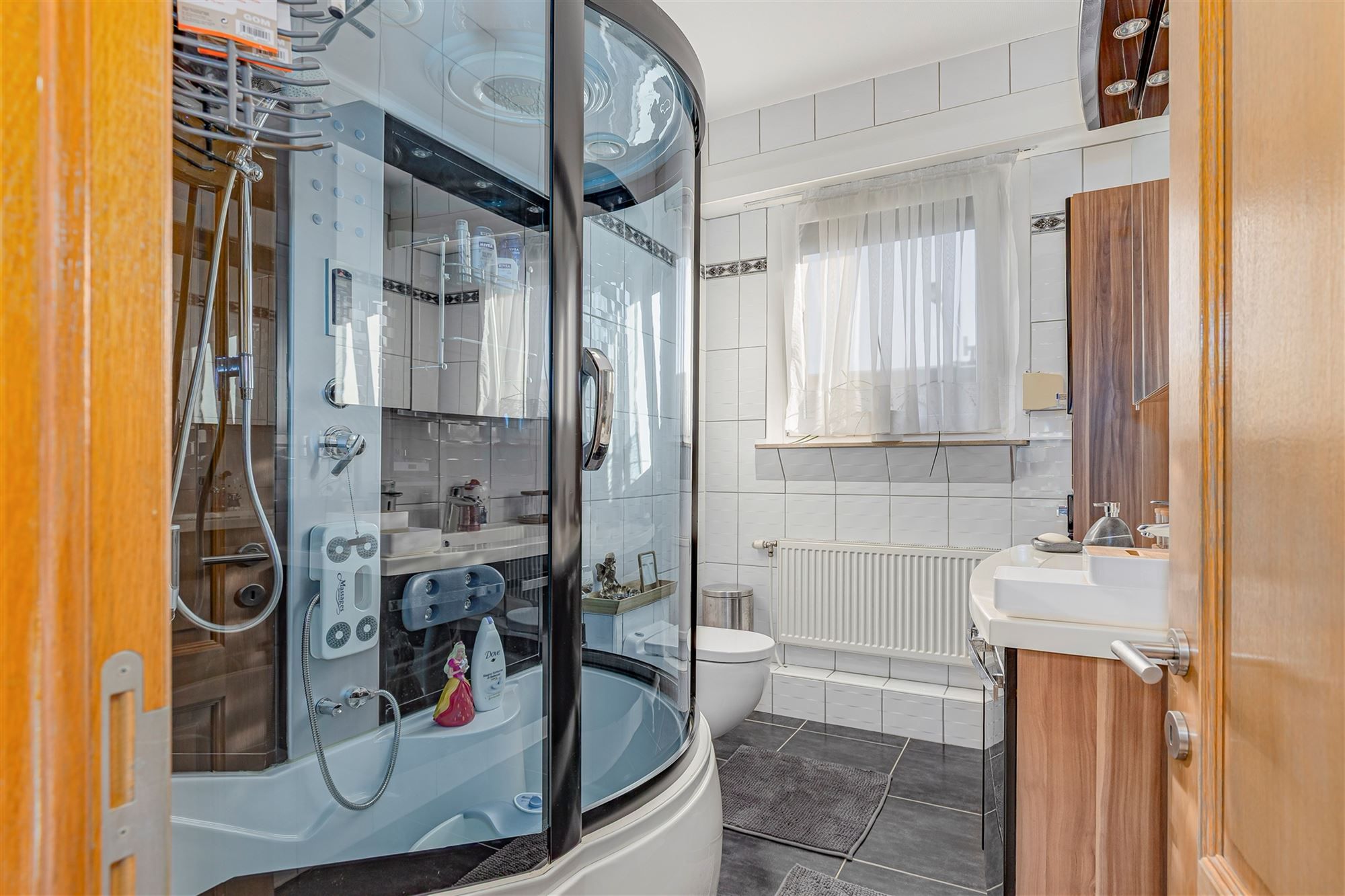 Mooi ingerichte woning met 4 slk, 2 badk en ruime stadstuin in Merksem foto 20