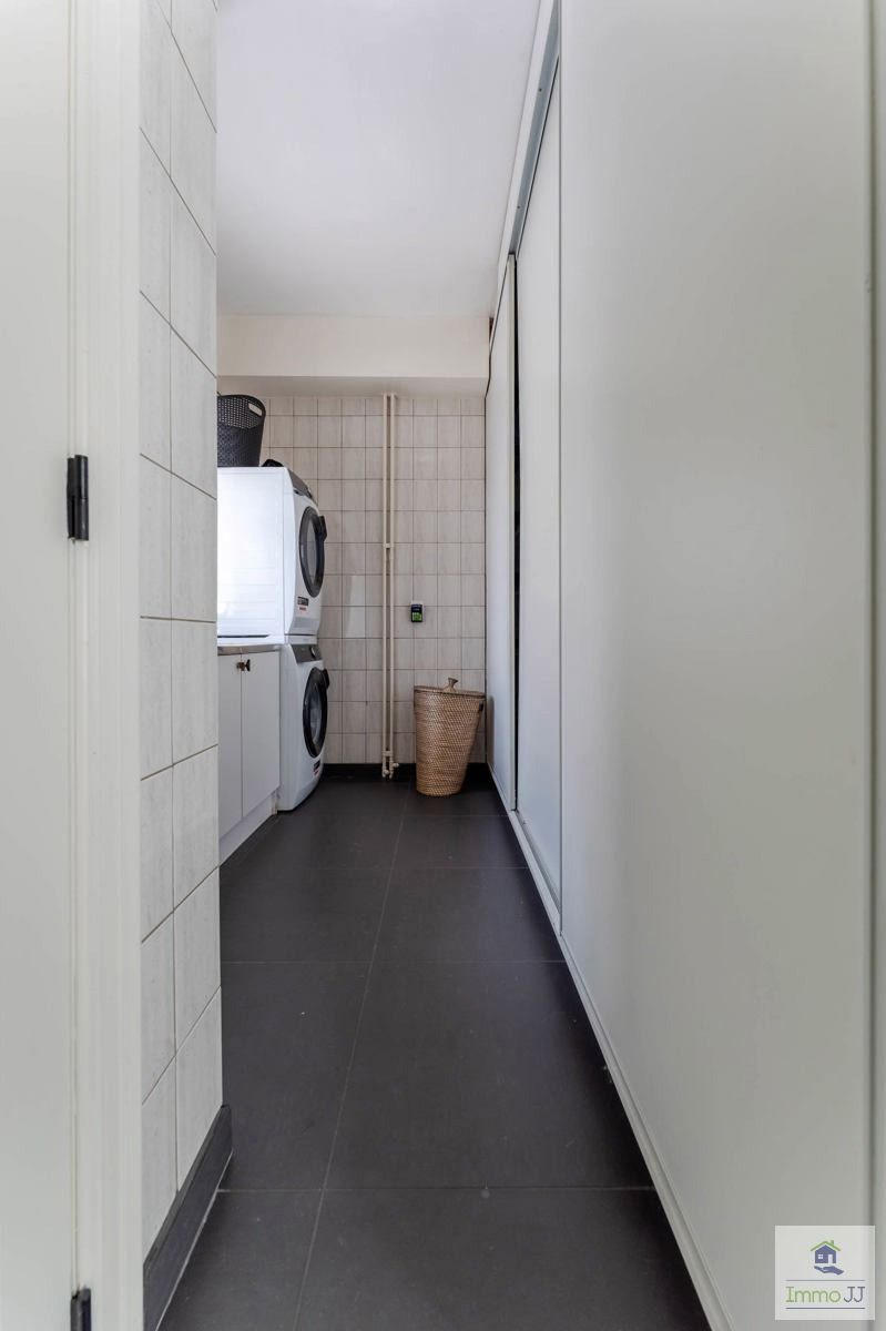 Gemeubelde woning met zwembad  foto 22