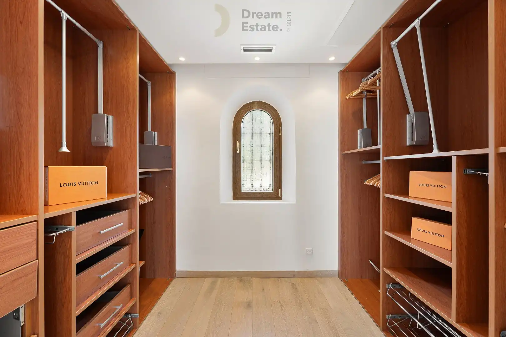 Welkom in deze prachtige villa te El Paraiso, een mix van Andalusische charme en moderne elegantie. foto 28