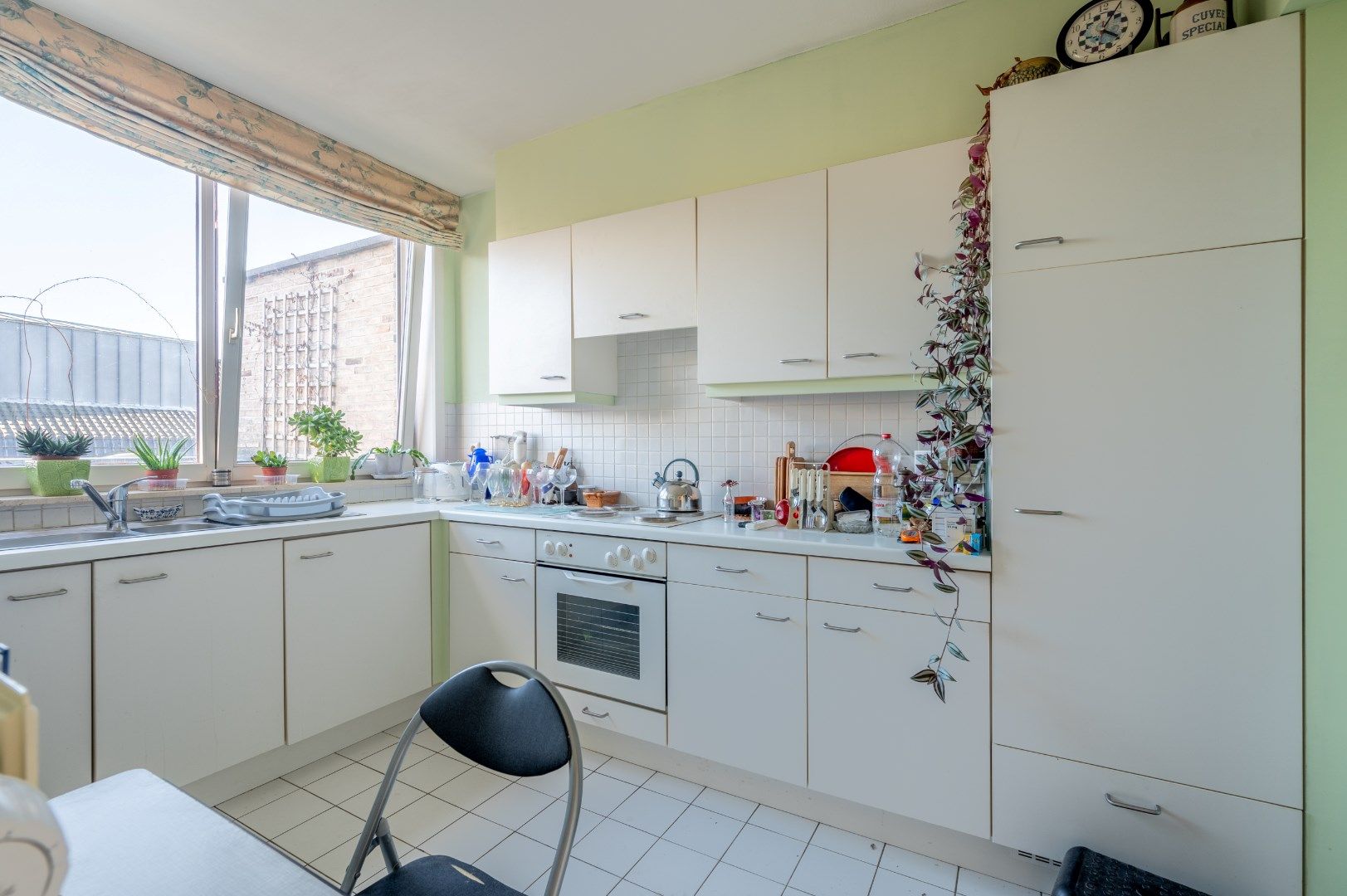 Appartement (125m²) te koop nabij centrum van Kortrijk op de 5de verdieping. foto 4