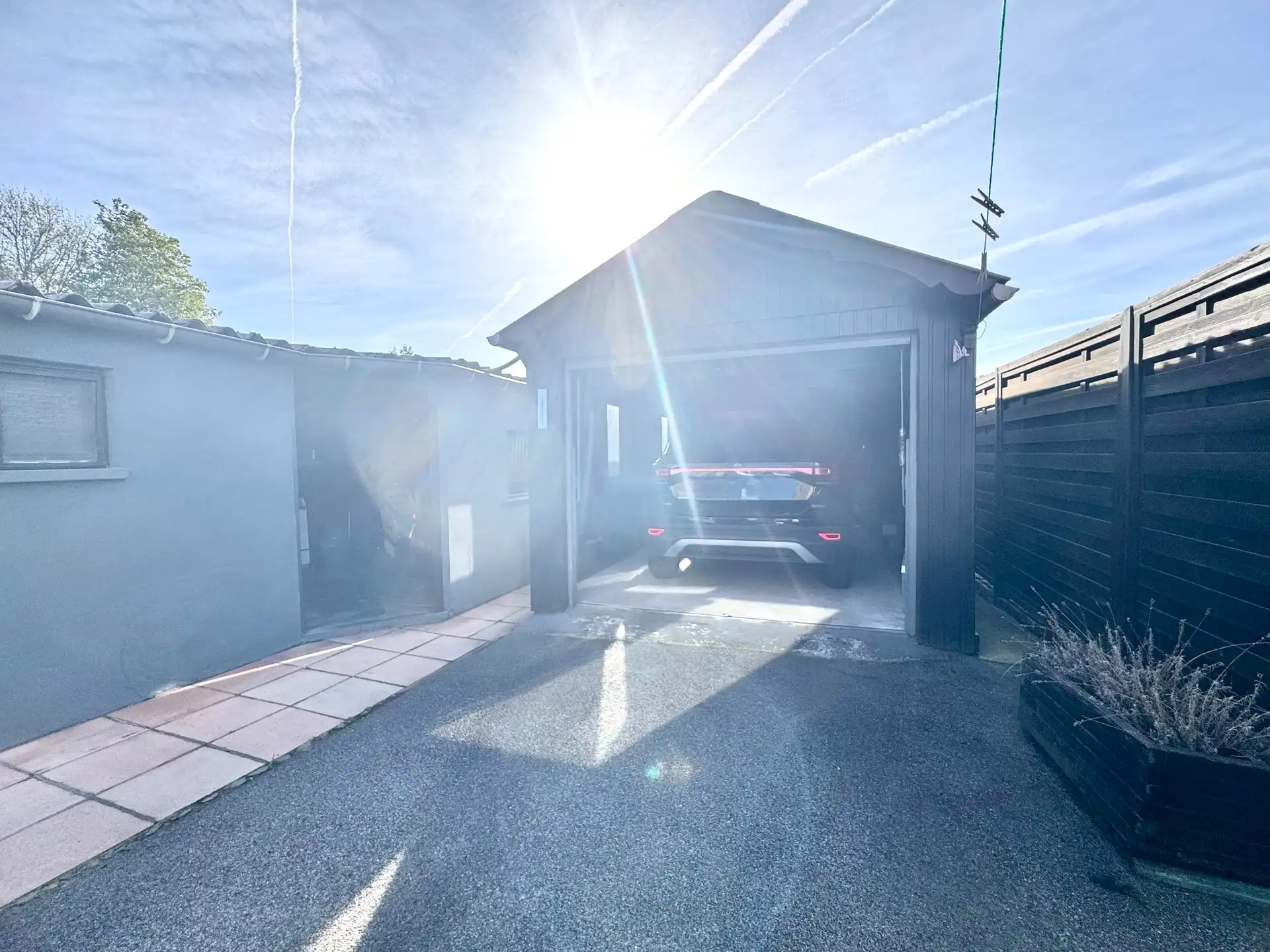 HALFOPEN WONING | 2 KAMERS |TERRAS | GARAGE | 208 M² foto 4