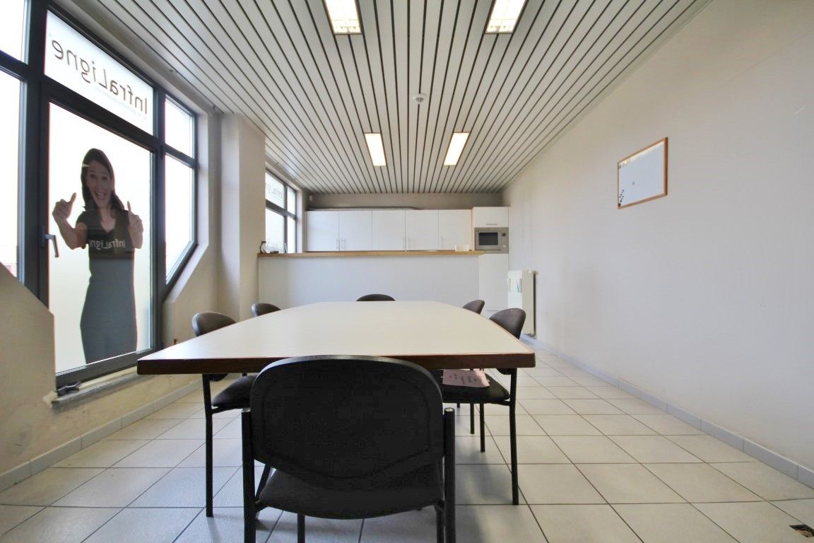 Ruim handelspand/bureelruimte op toplocatie in Sint-Truiden foto 10