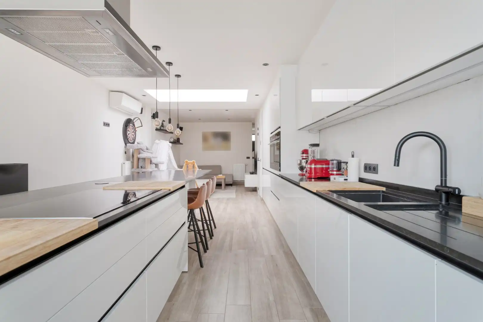 Gerenoveerde woning te koop in Heule met EPC A, conforme elektriciteit en ruime slaapkamers. foto 5