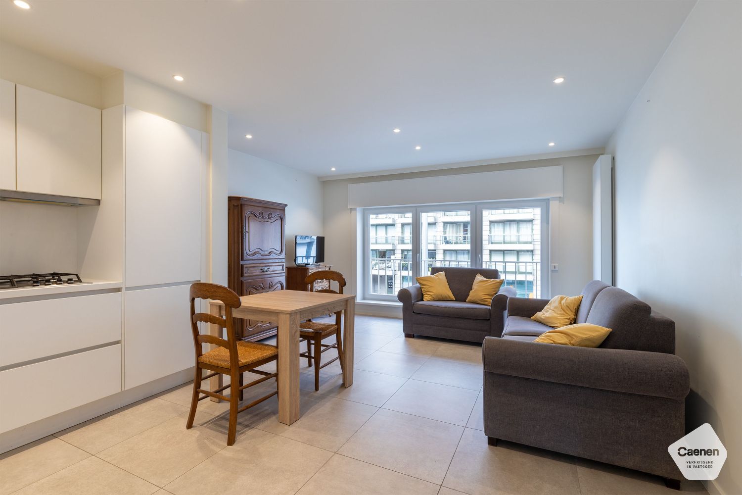 Volledig gerenoveerd appartement met 2 slaapkamers foto {{pictureIndex}}