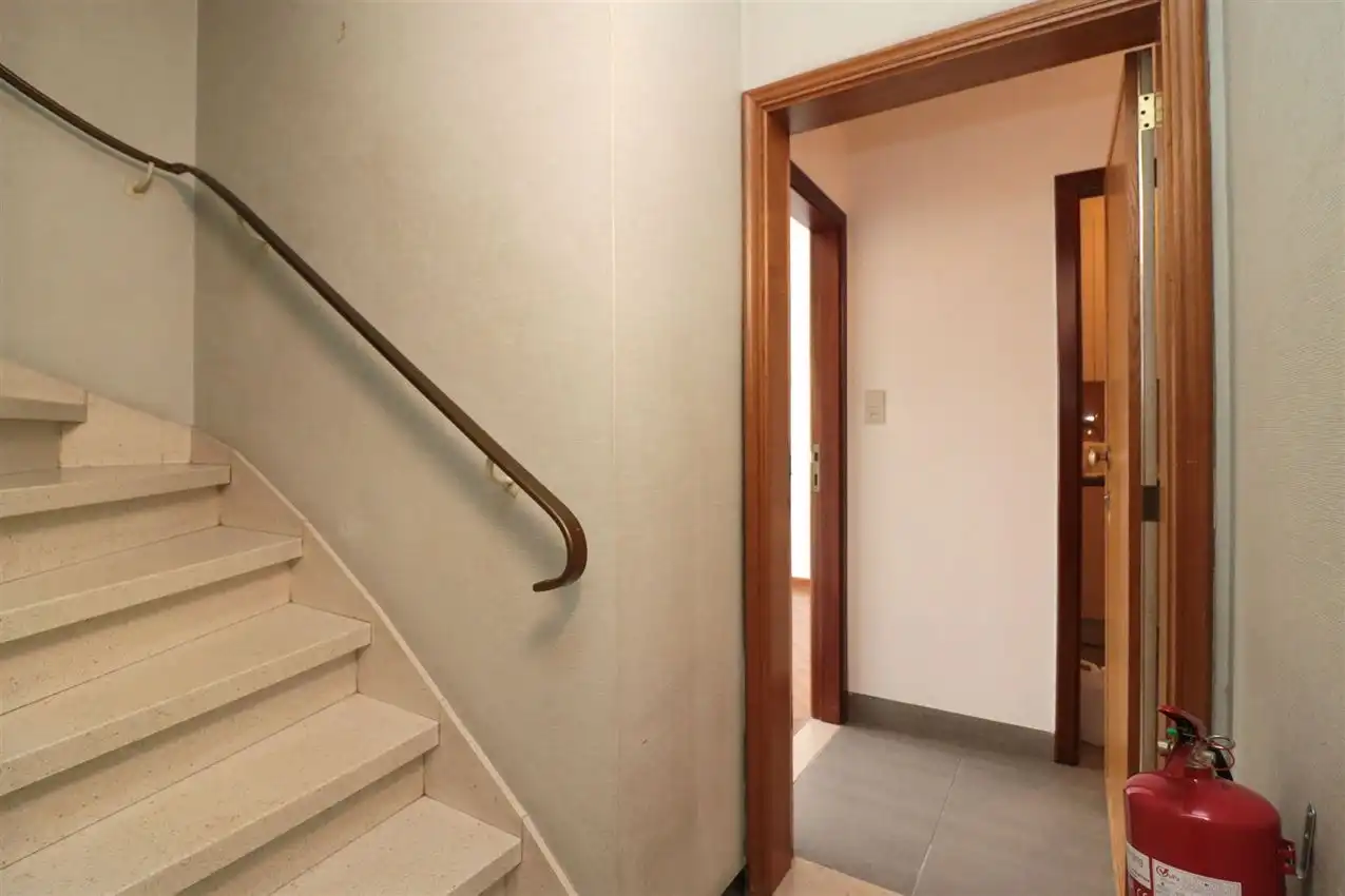 Opbrengsteigendom (handel & 4 app) op toplocatie foto 126