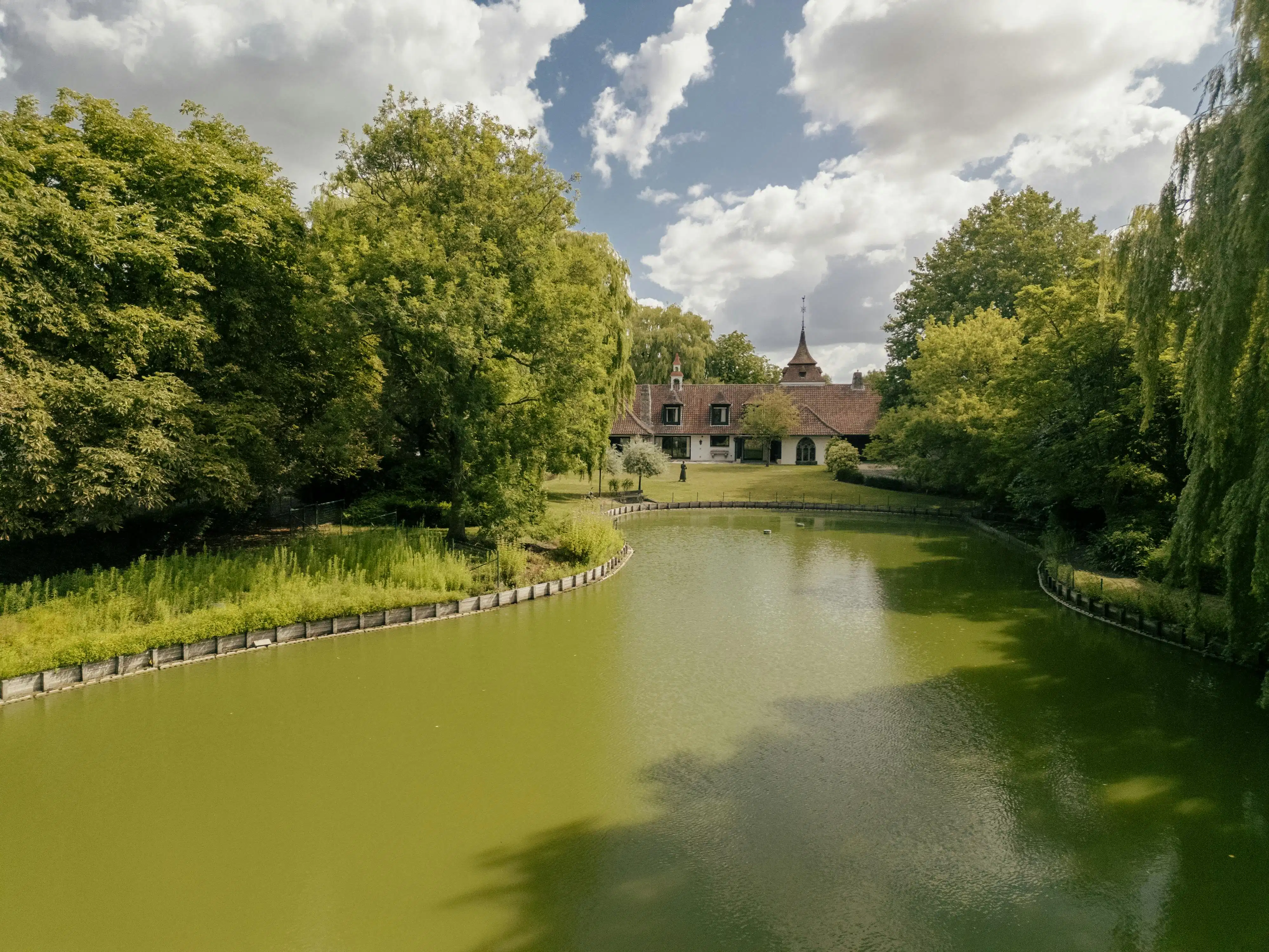 Unieke villa met vijver te koop aan de rand van Roeselare foto 17