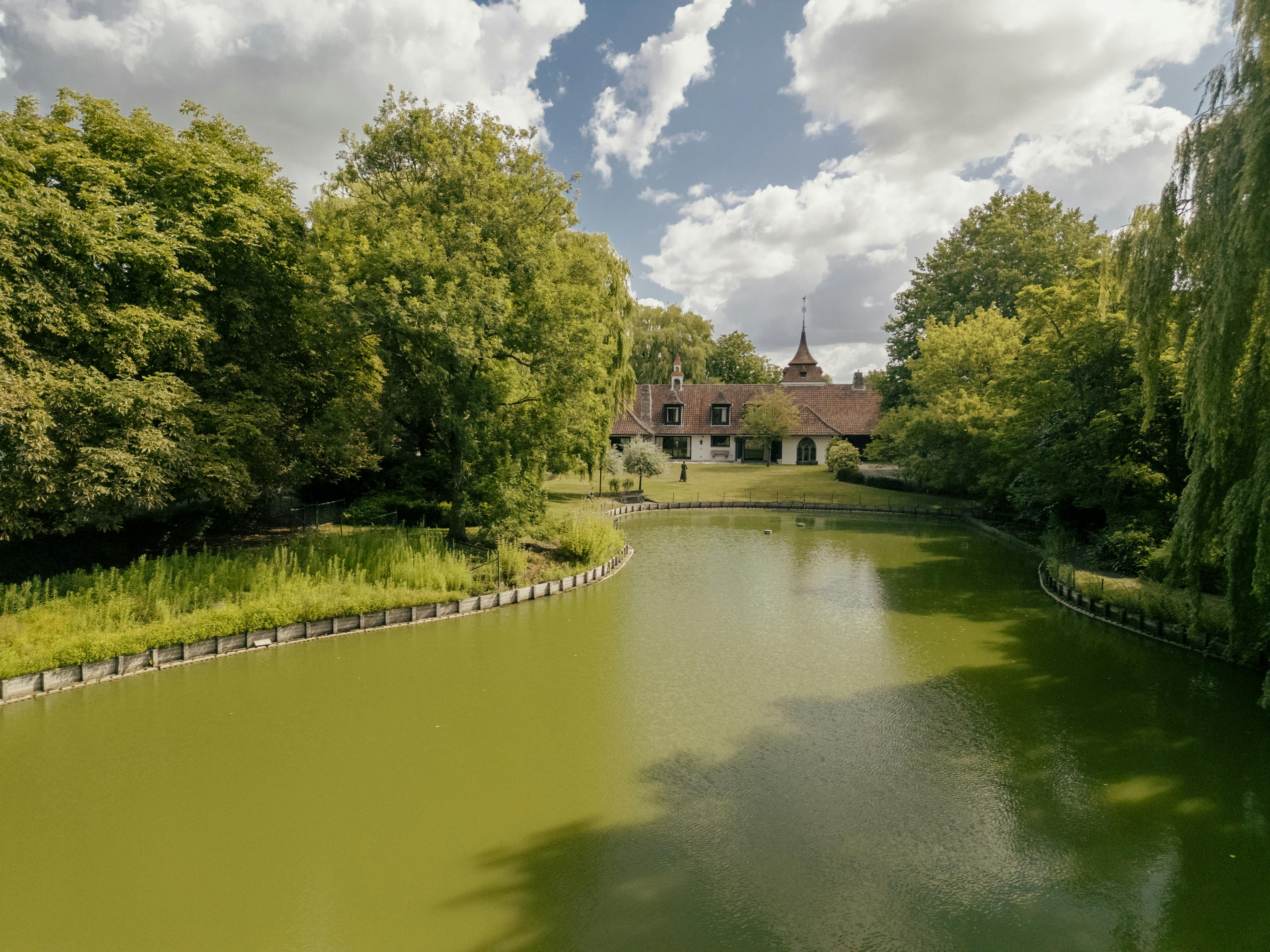 Unieke villa met vijver te koop aan de rand van Roeselare foto 18