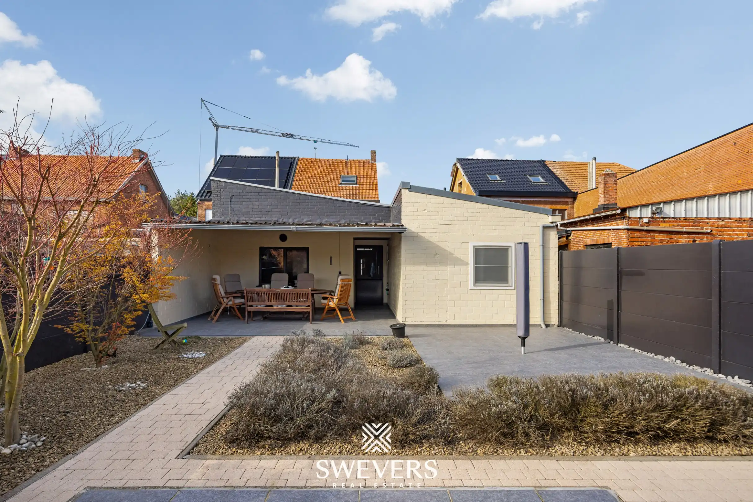 Gezinswoning met bureau, vier slaapkamers en zonnige tuin foto 27