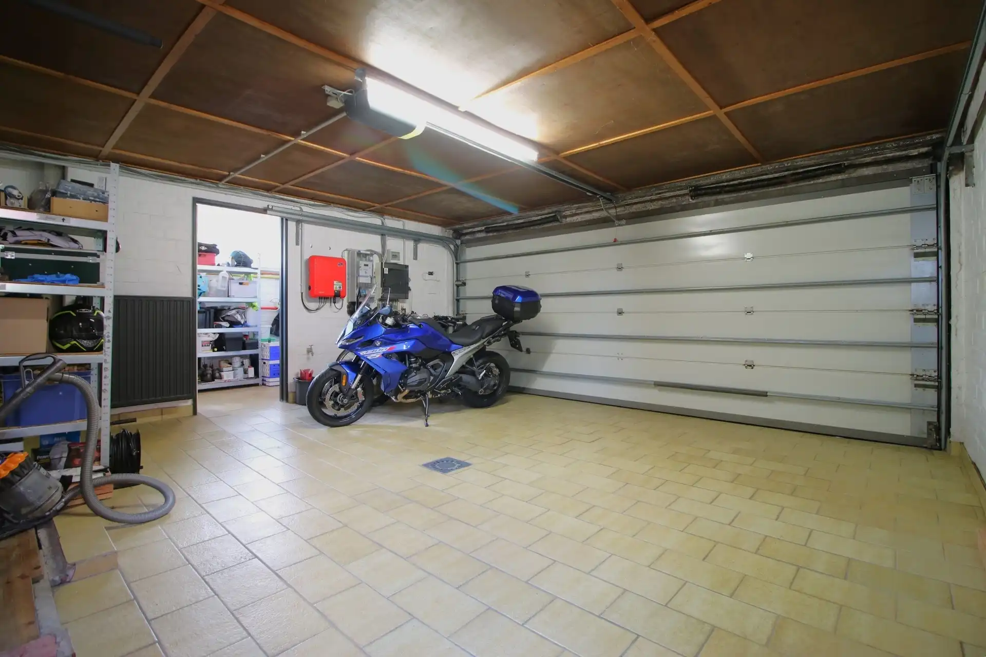 Knap gerenoveerde woning in rustige wijk foto 17