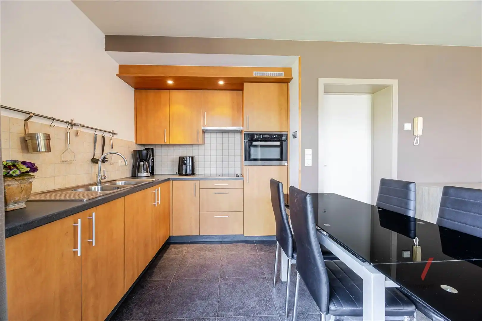 Appartement, incl. autostaanplaats en ruim terras foto 6