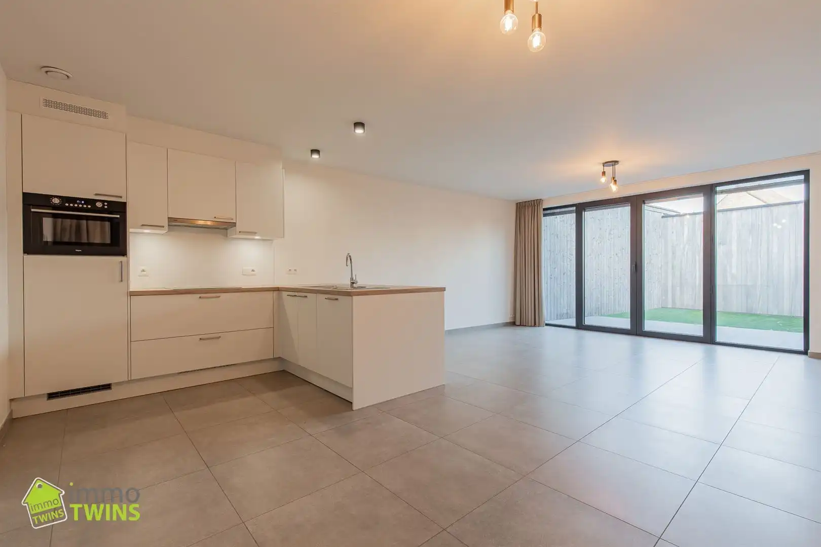 Modern gelijkvloers appartement met tuinterras en staanplaats te Grembergen bij Dendermonde  foto {{pictureIndex}}