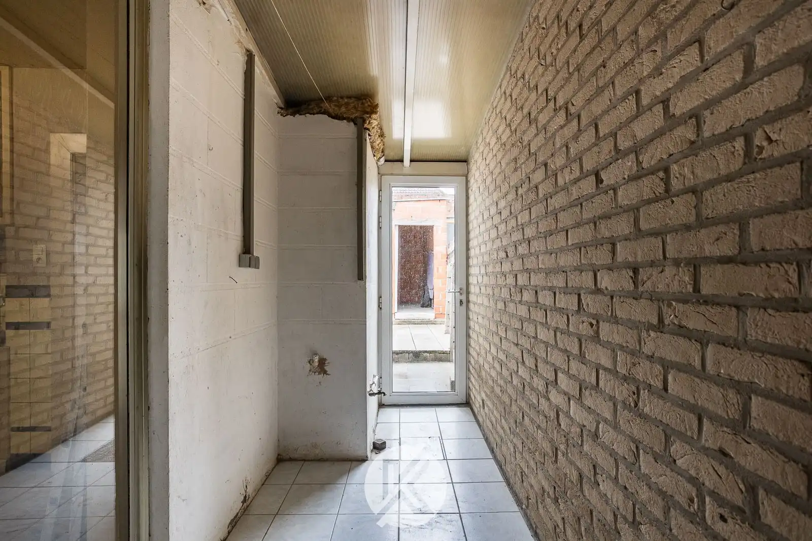 Te renoveren woning met garage foto 17