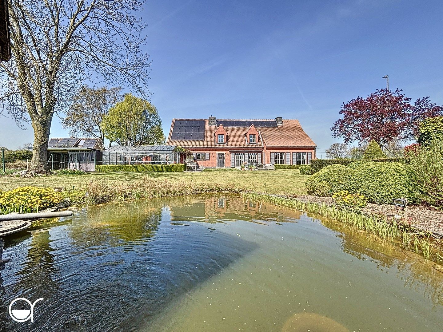  Unieke landelijke villa gelegen in Merendree op 14.260m² foto {{pictureIndex}}