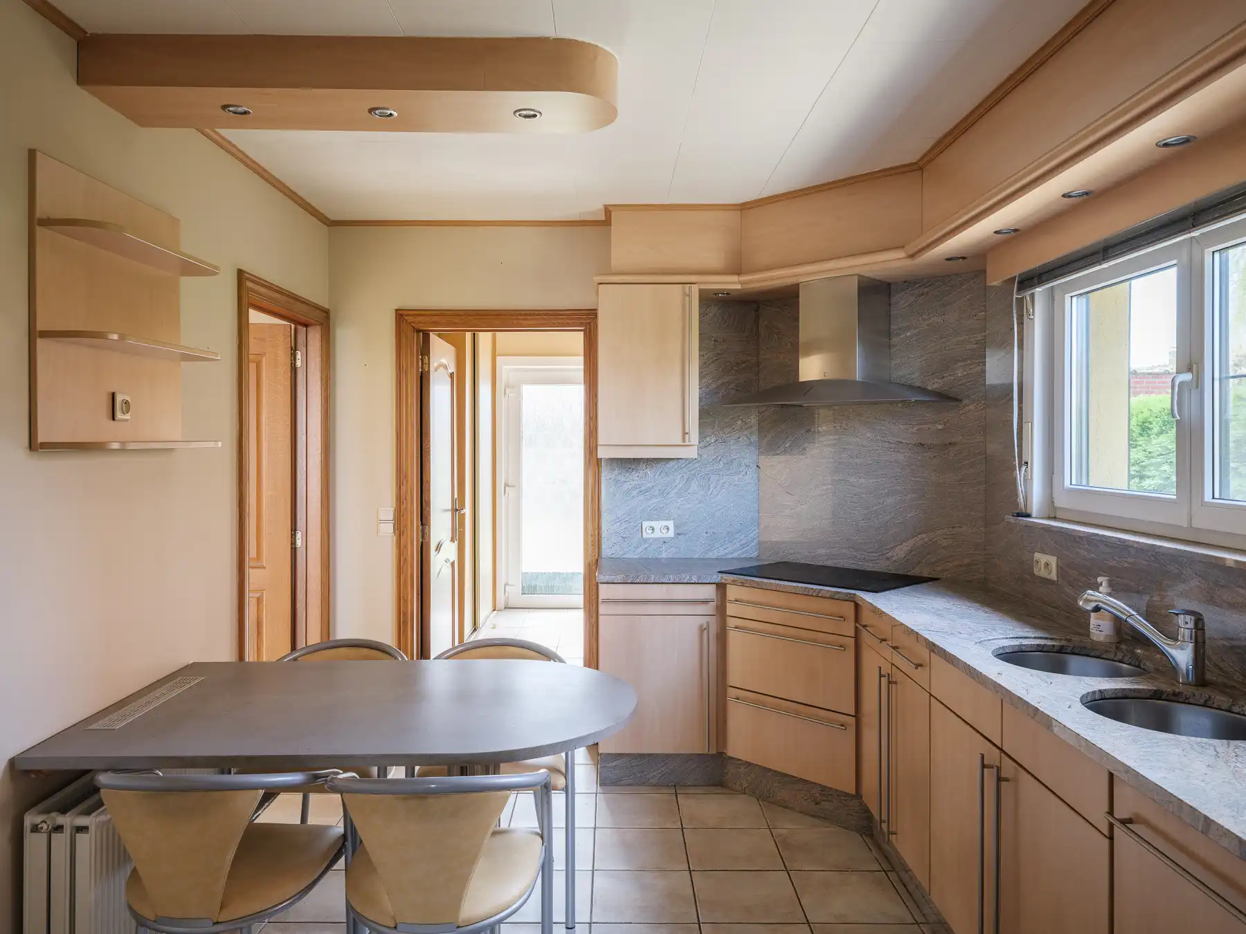 Goed onderhouden woning met tuin in gegeerde woonwijk foto 7