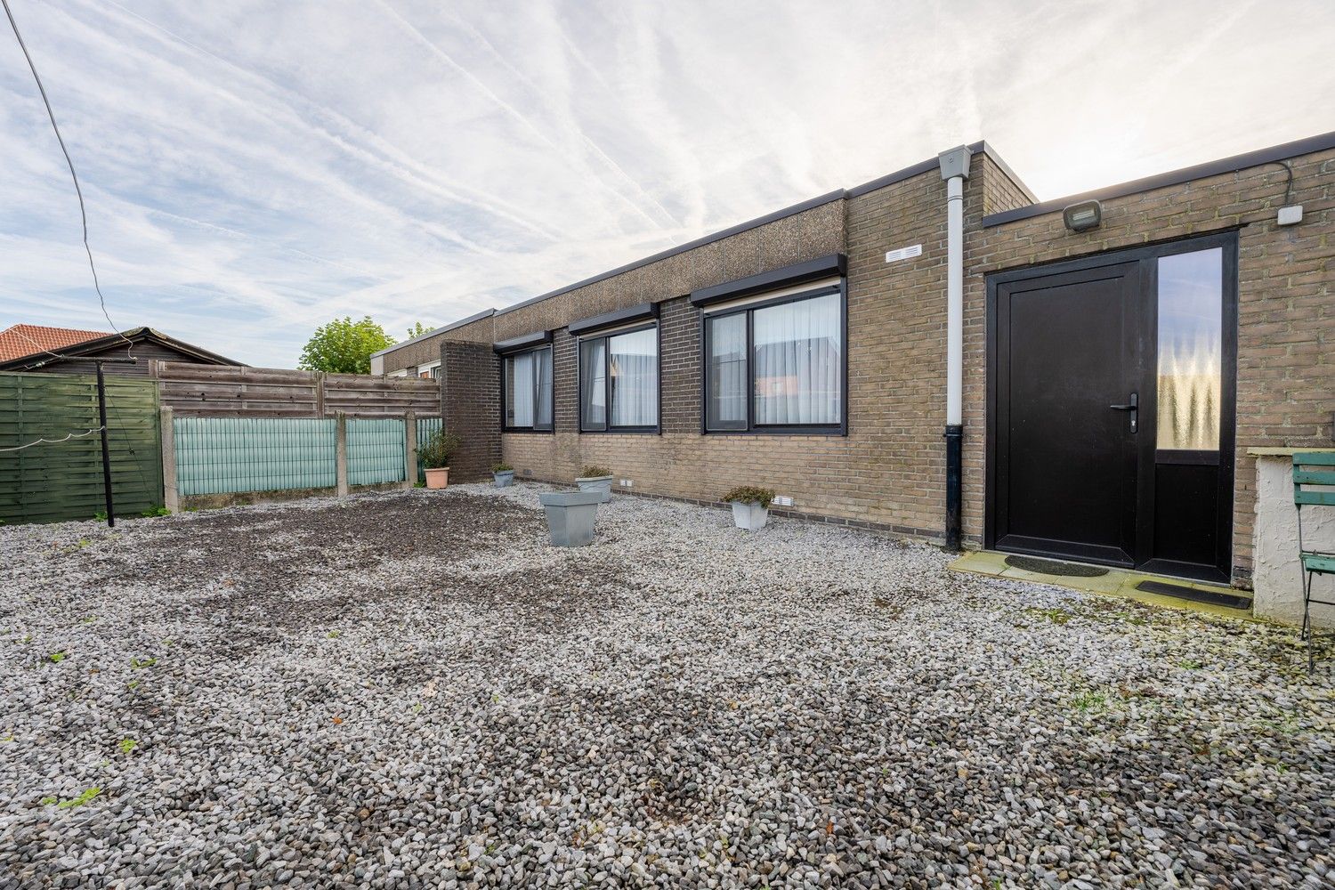 Half-vrijstaande bungalow met drie slaapkamers, instapklaar. foto 5