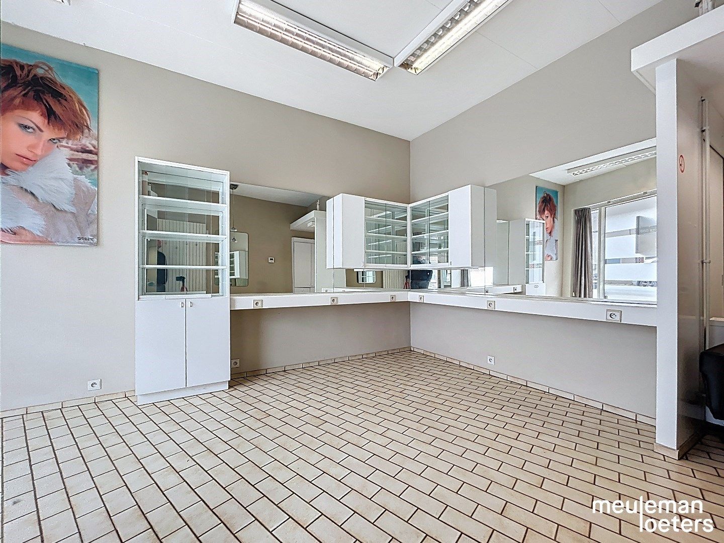 Ruime rijwoning nabij het commercieel centrum van Roeselare foto 7